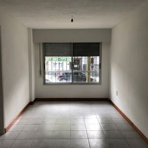 Requena Y Chana .planta Baja Al Frente 1 Dormitorio