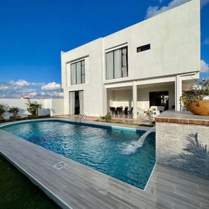 Casa En Venta En El Urubo Cond. Santa Cruz De Las Colinas