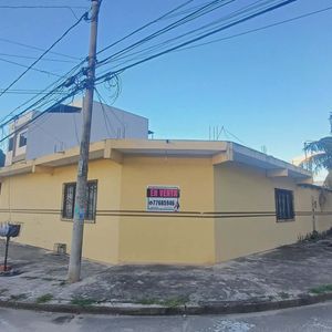 Casa Comercial En Esquina A 1 Cuadra De La Avenida Virgen De Cotoca
