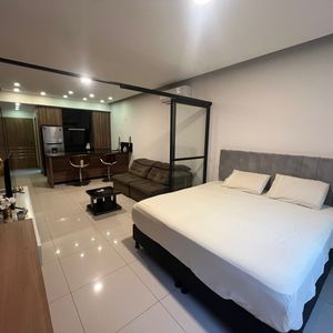 Monoambiente Amoblado En Alquiler Condominio Sky Plaza Italia (equipetrol)