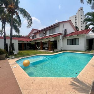 Casa De Lujo En Venta - Urbari 