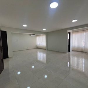 Oficina En Venta En Av. Busch Entre 1er Y 2do Anillo, Edificio Costa Rica