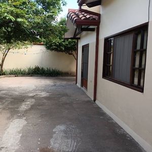 Casa Independiente En Alquiler – Zona Este