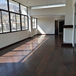 Elegante Penthouse Edificio Los Almendros 