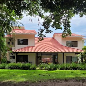 Amplia Y Confortable Casa En La Zona Norte 