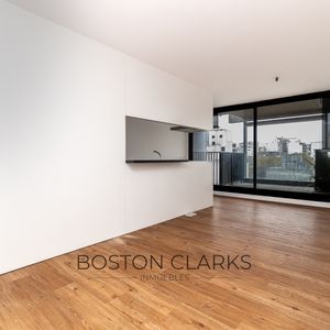 Apartamento En Venta En Centro De Dos Dormitorios Con Balcòn Al Frente