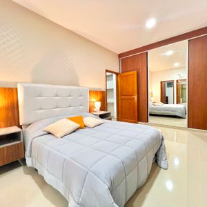 Amplio Y A Estrenar! Departamento En Venta