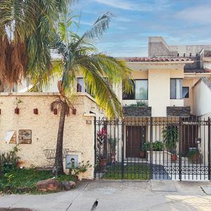 Casa En Venta De 2 Plantas-av.san Aurelio