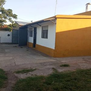 Se Vende Casa Y Monoambiente En Un Mismo Padrón En Ciudad 18 De Mayo, Canelones.
