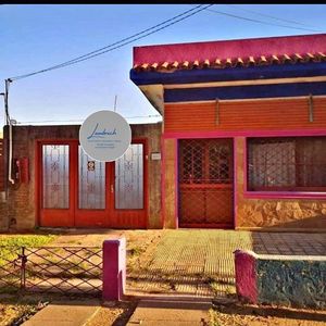 Se Vende Casa (ph) Para Reciclar En El Centro De Las Piedras.