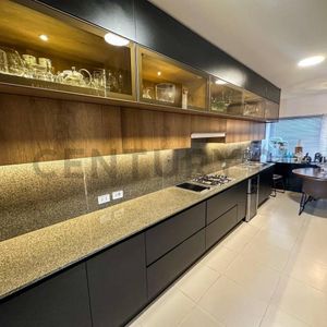 Dpto De 216m2 En Zona Residencial