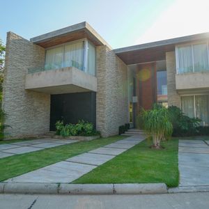 Exclusiva Casa De Lujo Dentro De Condominio En Zona Norte