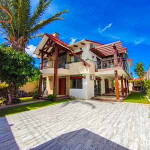 Casa Amplia Y Elegante En Venta