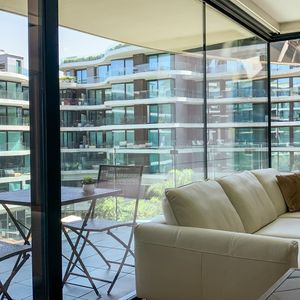 Lujoso Apartamento De Dos Dormitorios Totalmente Amueblado