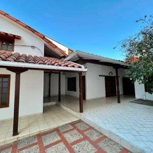 Casa En  Venta Zona Av Centenario Y 2do Anillo