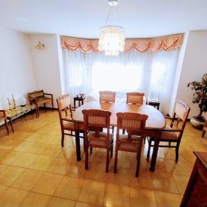 Preciosa Casa Con Depósito/galpón Independiente Al Fondo 