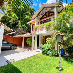Casa En Venta    Zona Este, Av. Paragua Entre 2do Y 3er Anillo