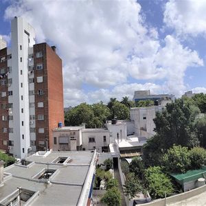 -apartamento 1 Dormitorio,contrafrente, Balcón, Pocitos Nuevo.