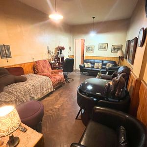 Apartamento En Venta En Tres Cruces, 1 Dormitorio, Patio.