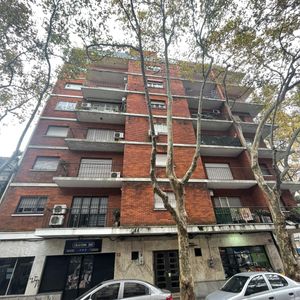 Local Comercial En Venta Sobre Julio Herrera Y Obes