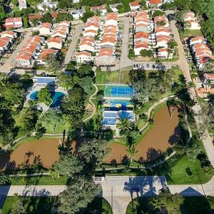 A Estrenar,moderna Casa En Alquiler En Urubo