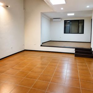 Casa En Alquiler Zona Urbarí