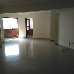 Cond. La Casona 2do Anillo En Alquiler Amplio Dpto. 