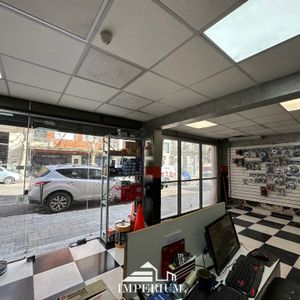 Local Comercial De Tres Plantas En El Centro
