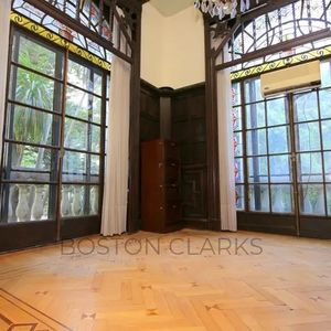 Gran Casa En 3 Plantas En Alquiler + Complejo De Oficinas En Pocitos.
