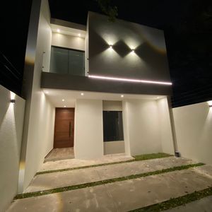 Casa En Venta – Urbanización Norte De La Molina, Km 8.5 (zona Norte)