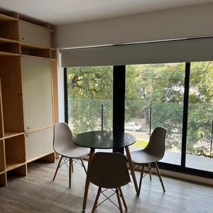 Moderno Edificio. Con Renta