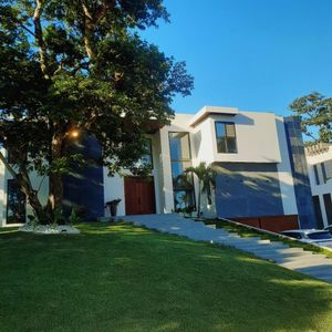 Casa En Venta De 5 Suite En Cond. Urubo Golf
