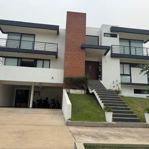 Casa En Venta De 4 Dormitorios En Suite En Cond. Urubo Golf 