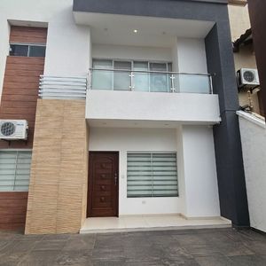 Casa En Venta Av. Santos Dumont 6to Y 7mo Anillo
