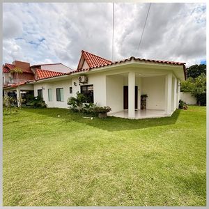 Casa De 5 Dormitorios En Venta! Con Estudio Y Galeria Zona Norte Cond. Barcelo