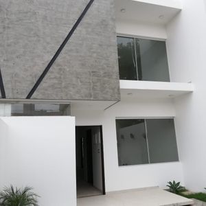 Casa En Venta En Santa Cruz De La Sierra