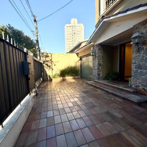 Alquilo Casa Para Empresa, Gran Ubicación A Metros De Wtc Y Montevideo Shoping