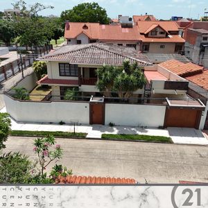 Casa En Alquiler Amoblada – Av. Canal Cotoca (4 Dormitorios)