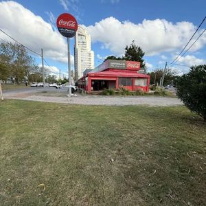 Terreno Anv En Venta Con Renta Esquina Estratégica En Maldonado