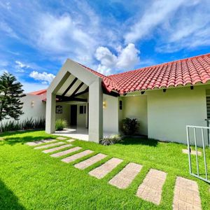 Casa De Lujo Amoblada Zona Oeste 4 Dormitorios En Suite En Condominio