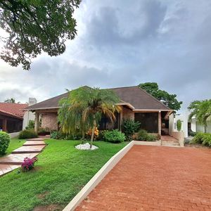 En Alquiler! Amplia Casa En Condominio Ciudad Jardín