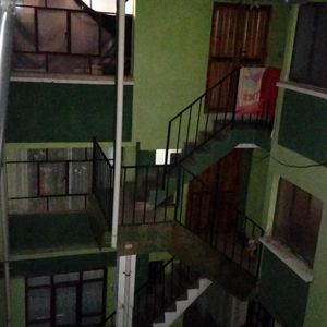 Departamento En Segundo Piso Interior Cuenta Con Servicios Básicos 