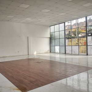 Local Showroom, Av Costanera, Zona Bajo Seguencoma