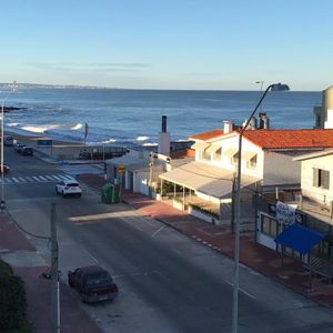 Punta Del Este- Rambla- Playa Emir- Frente Al Mar-piso Alto-dueña Vende