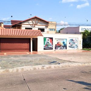 En Venta! Casa Con Tienda Comercial Sobre El 2do Anillo