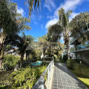 Venta De Apto Con Balcón Privado Y Piscina. Inm. Atlántida