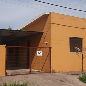 Bajo De Precio!! Muy Cómoda Casa Con Gran Fondo