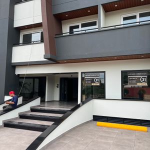 Zona Norte - 2 Locales En Venta Sobre La Radial 27, Entre 3er Y 4to Anillo