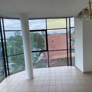 Departamento De Un Dormitorio En El Centro. En Alquiler 