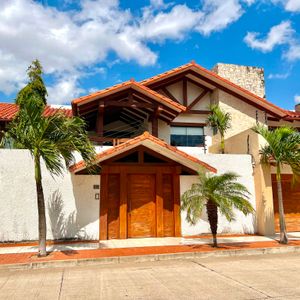 En Alquiler Hermosa Casa Independiente Amoblada